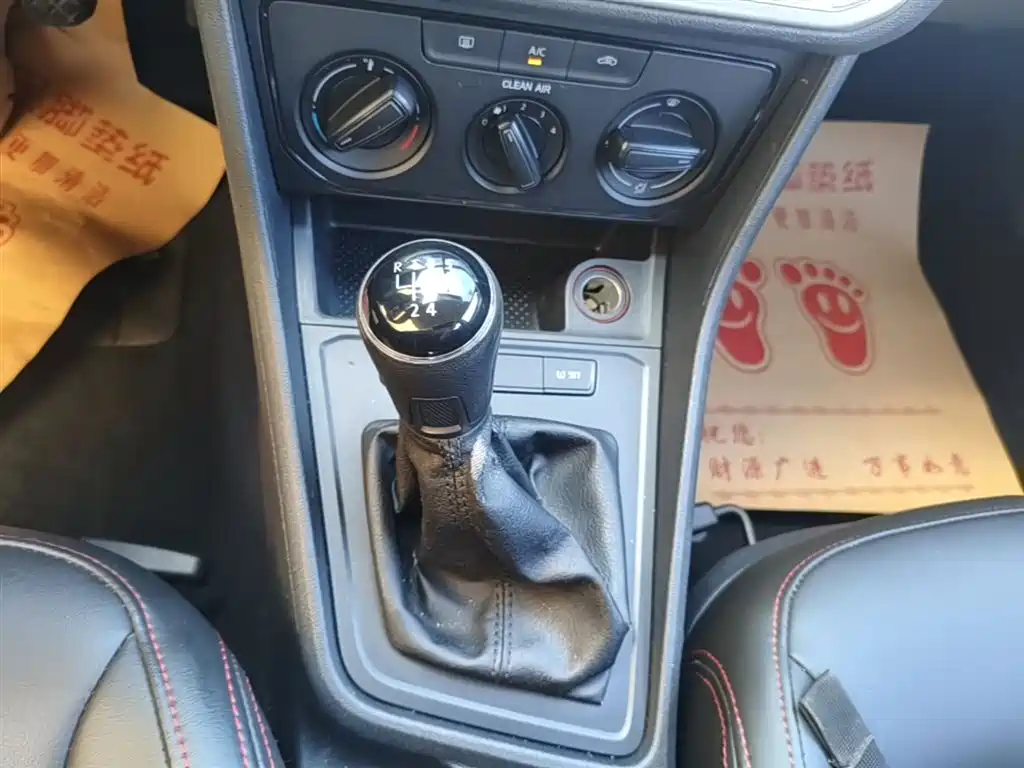 Volkswagen Lavida 2015 1.6L Manual Trend Edition фото 14