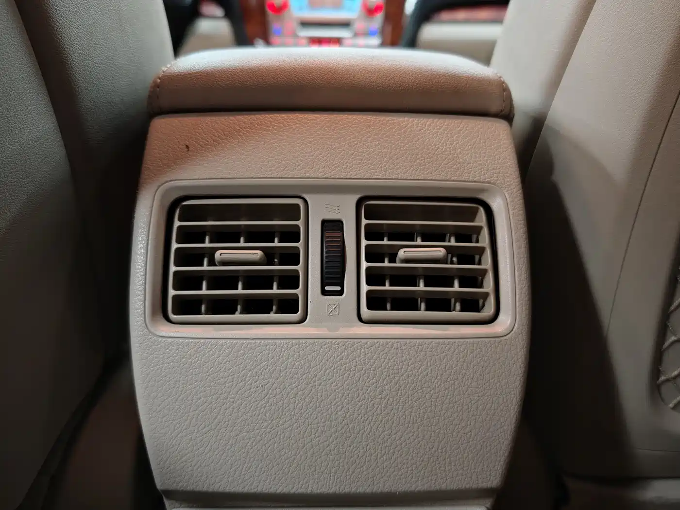 Subaru Outback 2011 2.5i Luxury Navigation Edition фото 32