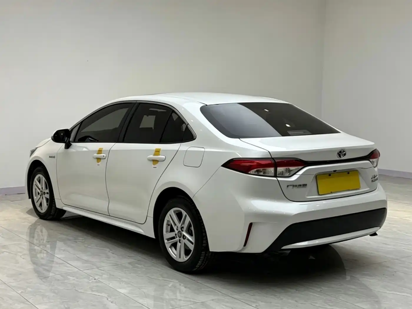 Toyota Levin 2022 Dual Engine 1.8H E-CVT Luxury Edition фото 4