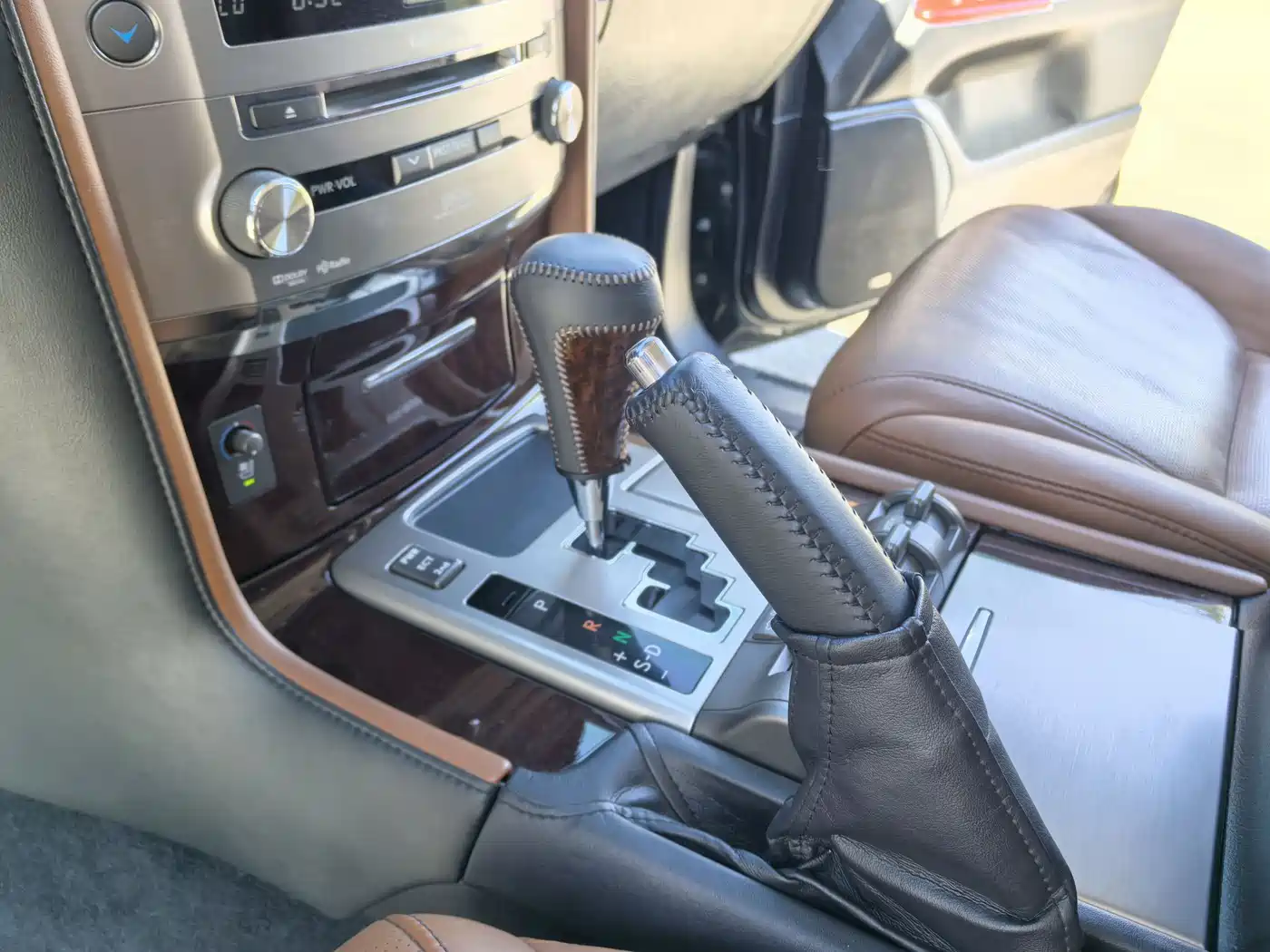 Lexus LX фото 12