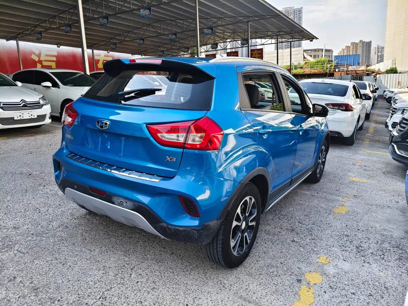 Фото 9 - Geely Vision X3