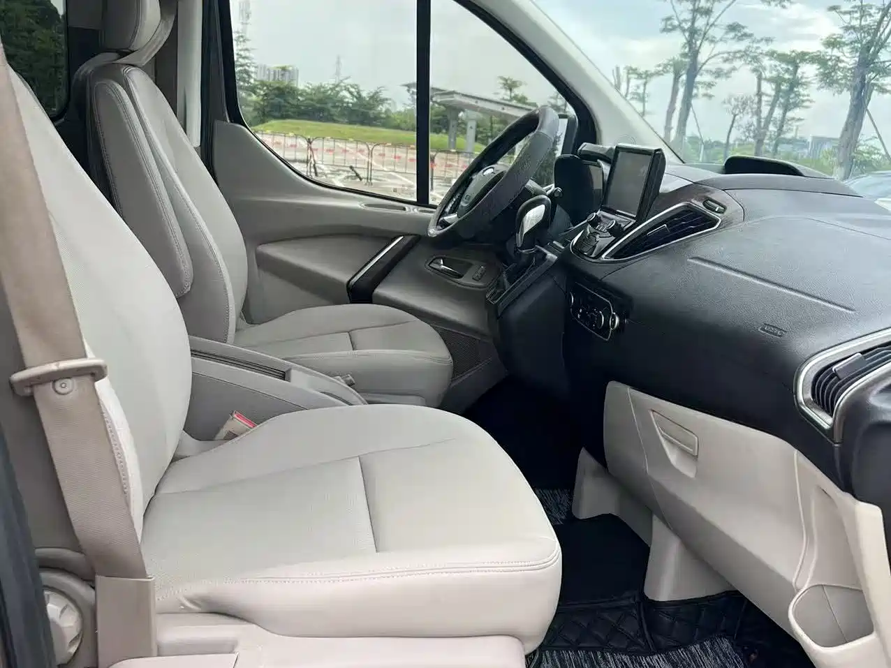 Ford Tourneo 2020 2017 2.0T Automatic Smart Elite Edition