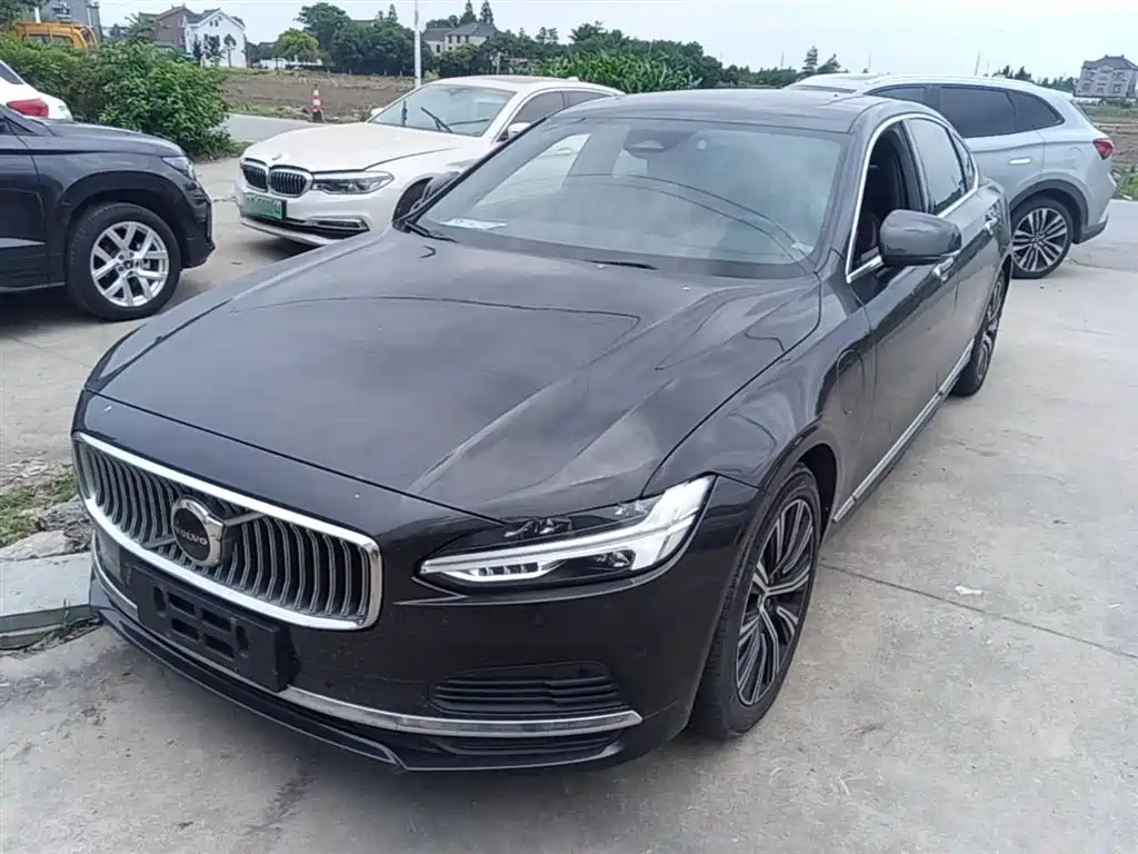 Volvo Volvo S90 Plug-in Hybrid 2022 T8 Recharge Plug-in Hybrid Momentum Luxury Edition