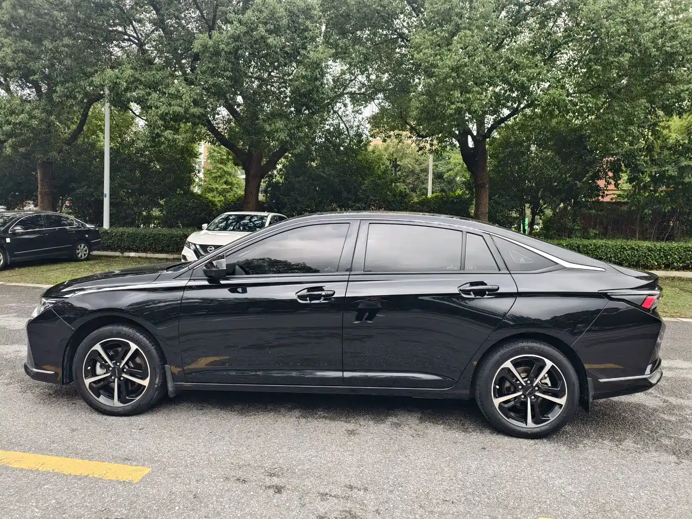 DONGFENG YI HYUN MAX