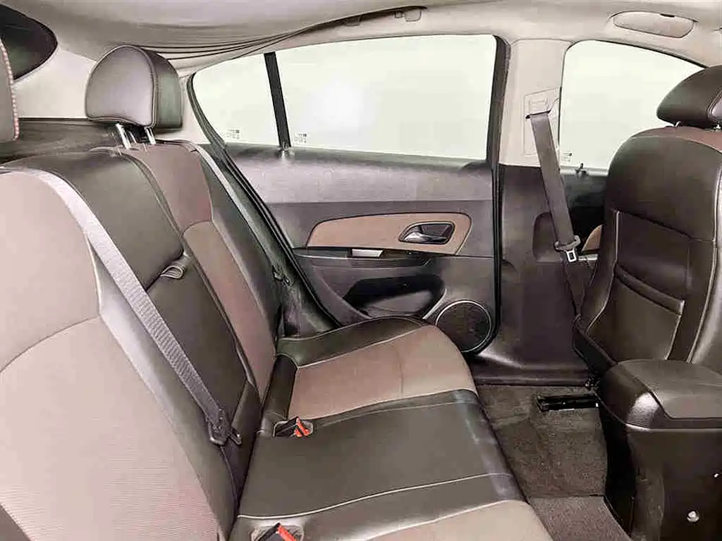 Chevrolet Cruze 2013 Hatchback 1.6L Automatic Luxury фото 7