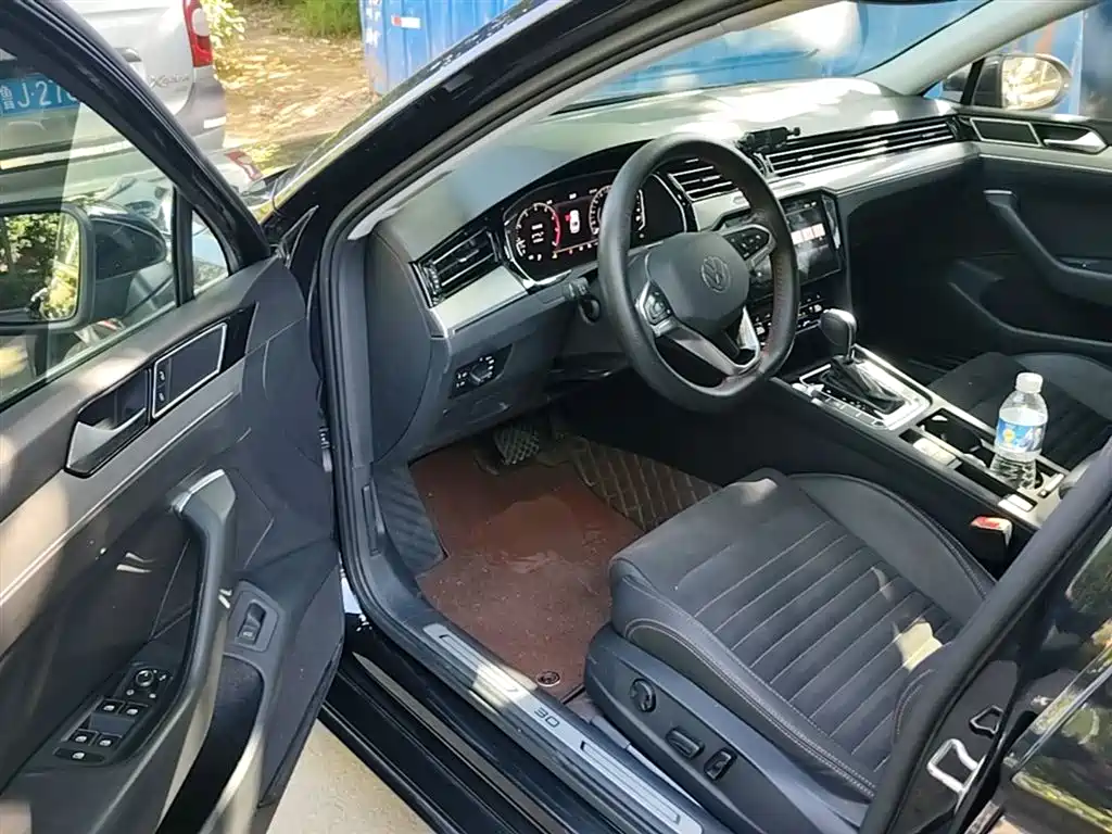 Volkswagen Magotan 2021 330TSI DSG 30th Anniversary Edition фото 16
