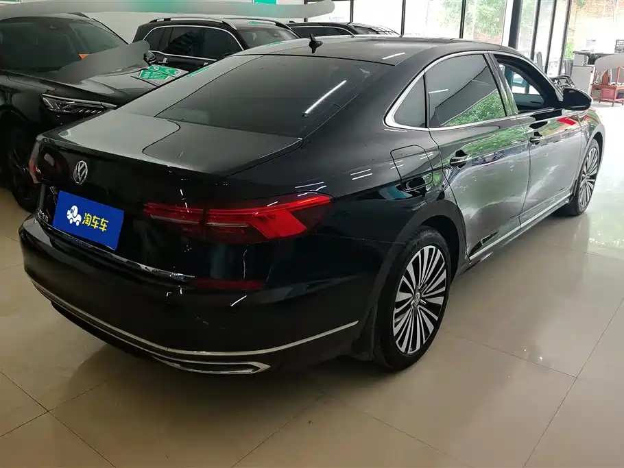 Volkswagen Passat 2019 330TSI Luxury Edition China VI фото 3