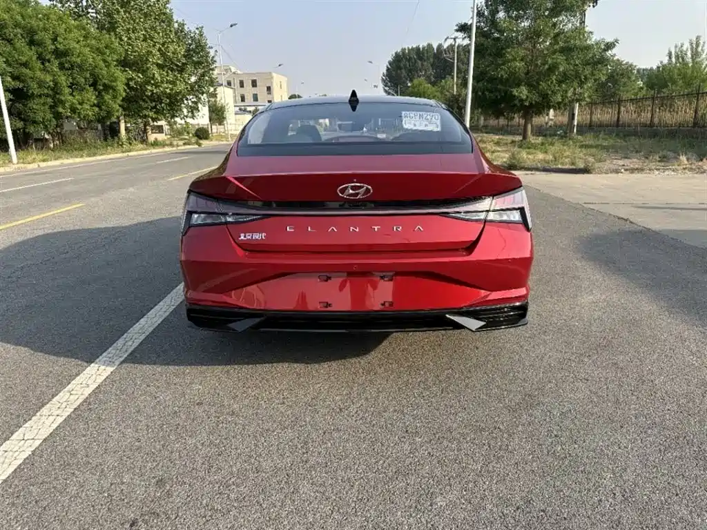 Hyundai Elantra 2021 1.5L CVT LUX Premium Edition фото 4