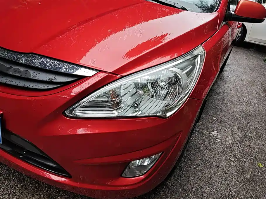 Hyundai Verna 2010 Sedan 1.4L Automatic Comfort GS фото 5