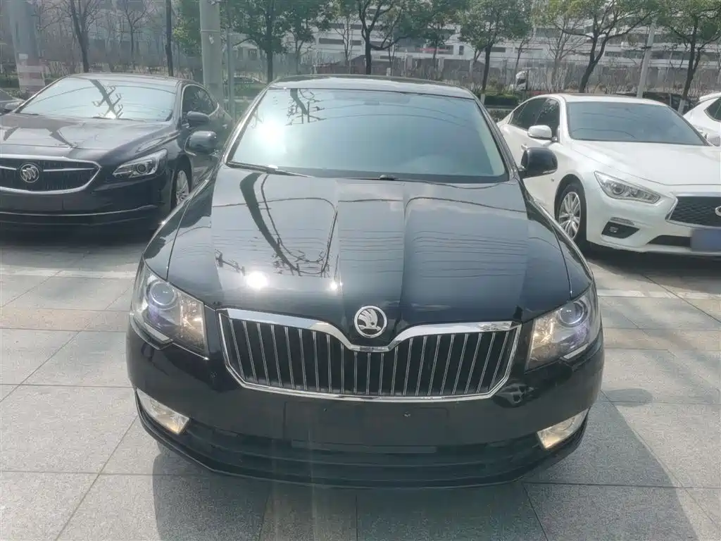 Škoda Superb 2013 1.8TSI Automatic Elite Edition фото 3