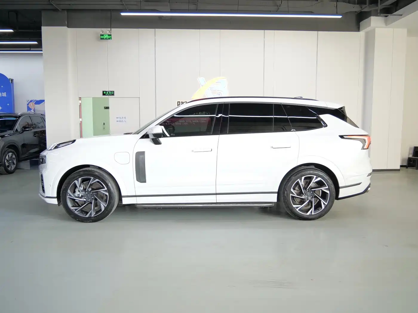 Lynk & Co 09 EM-P 2021 2.0T PHEV Halo 6-seater фото 4