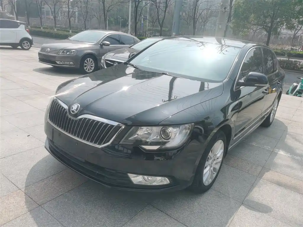 Škoda Superb 2013 1.8TSI Automatic Elite Edition фото 2