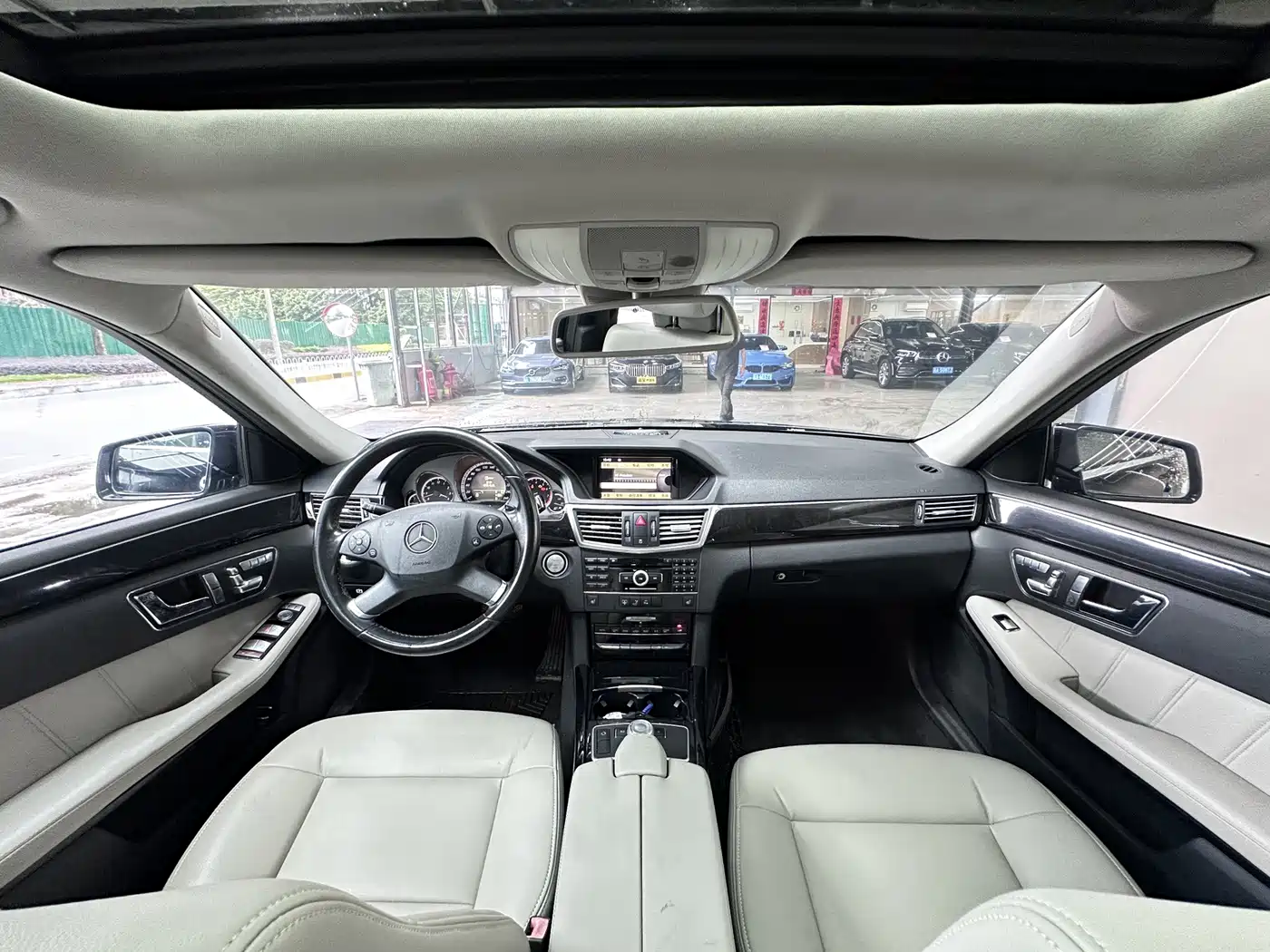 Mercedes-Benz E-Class 2010 E 300 L Fashion фото 9