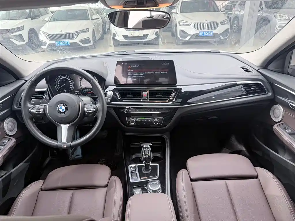BMW 1 Series 2022 120i M Sport Shadow Edition фото 9