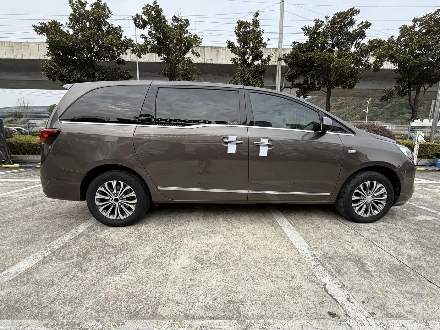 Buick GL8 2021 Land Business Class 652T Luxury фото 5