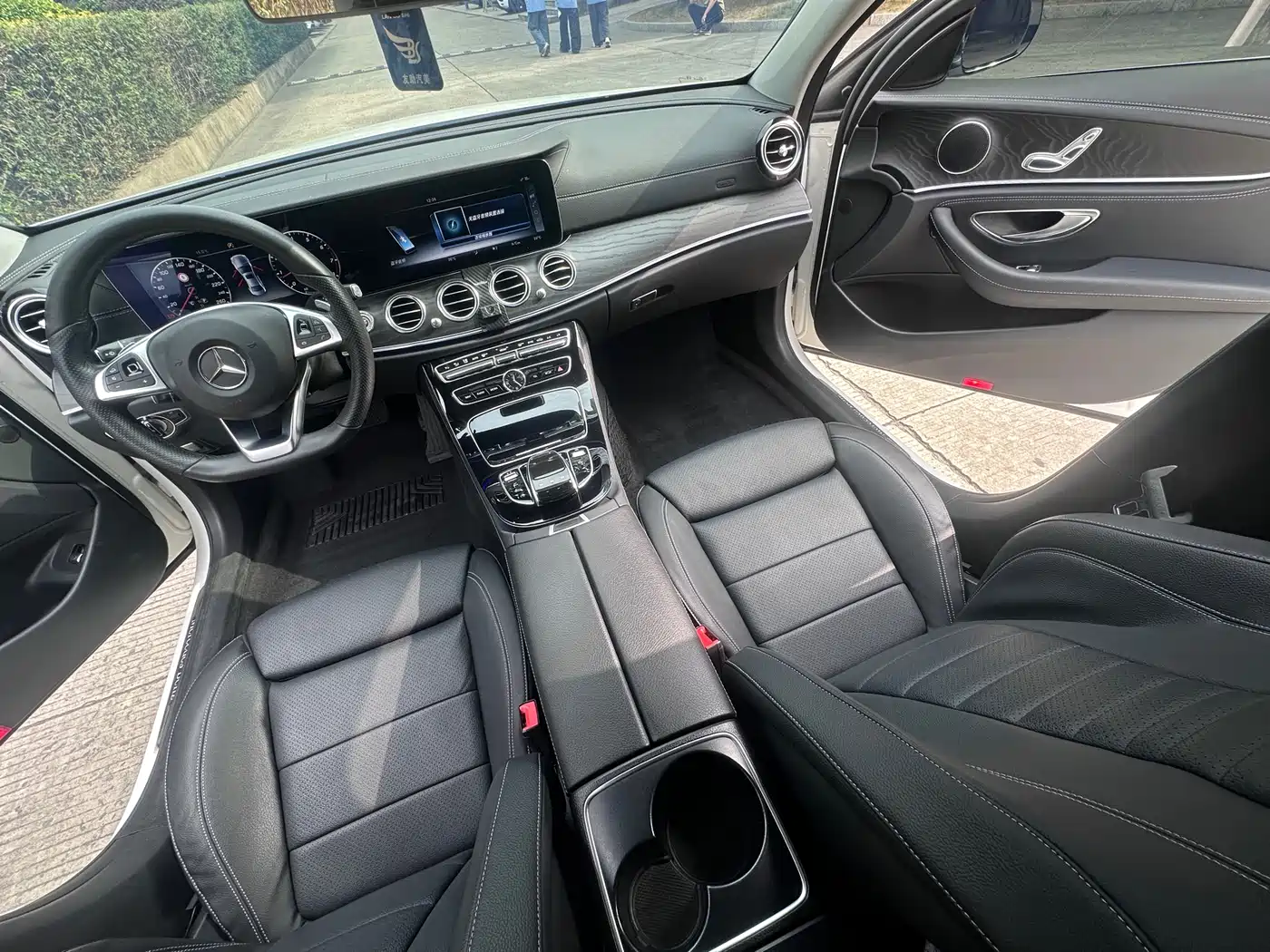Mercedes-Benz E-Class 2016 E 200 L Sport Type фото 12