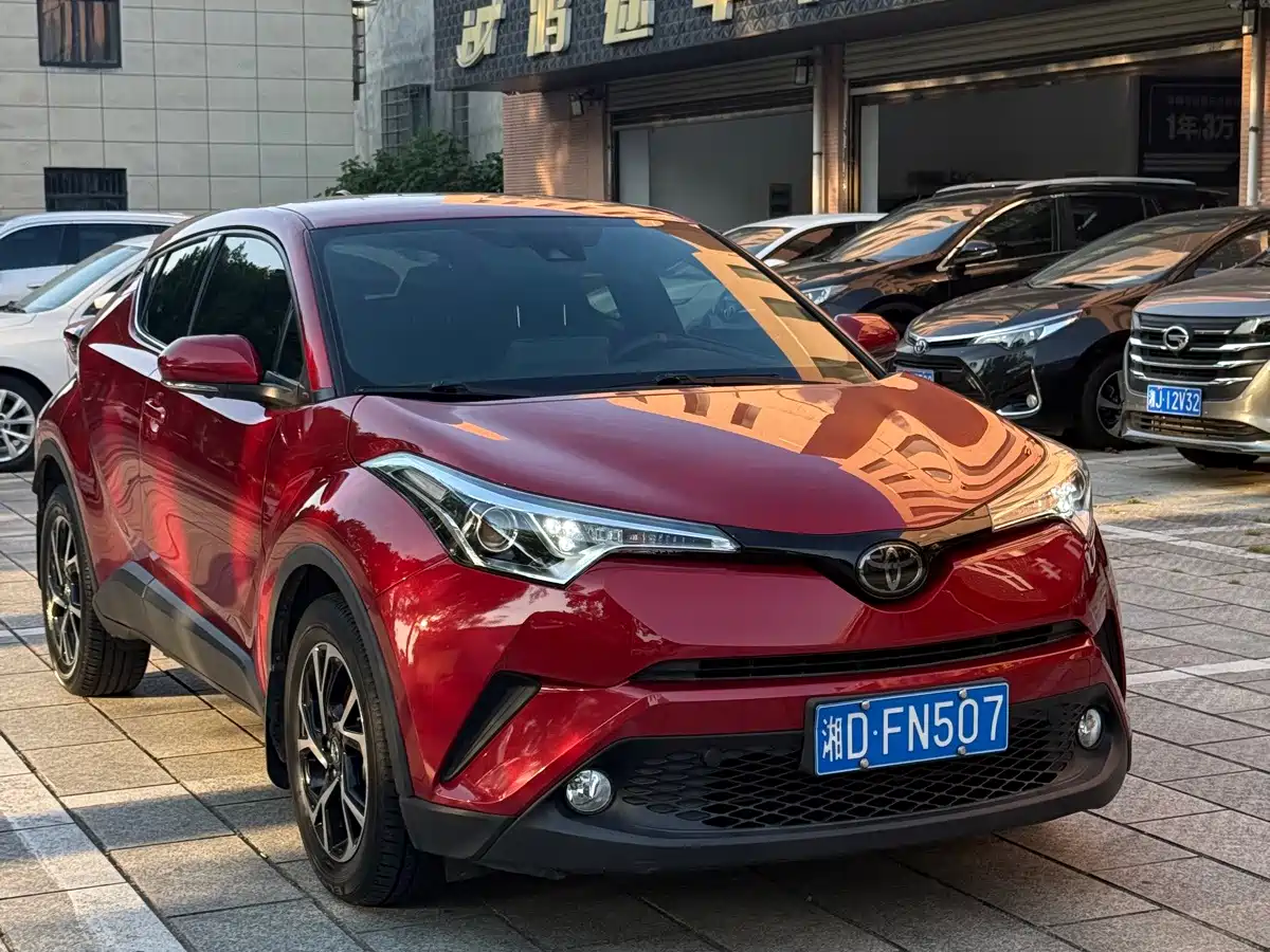 Фото 2 - Toyota C-HR