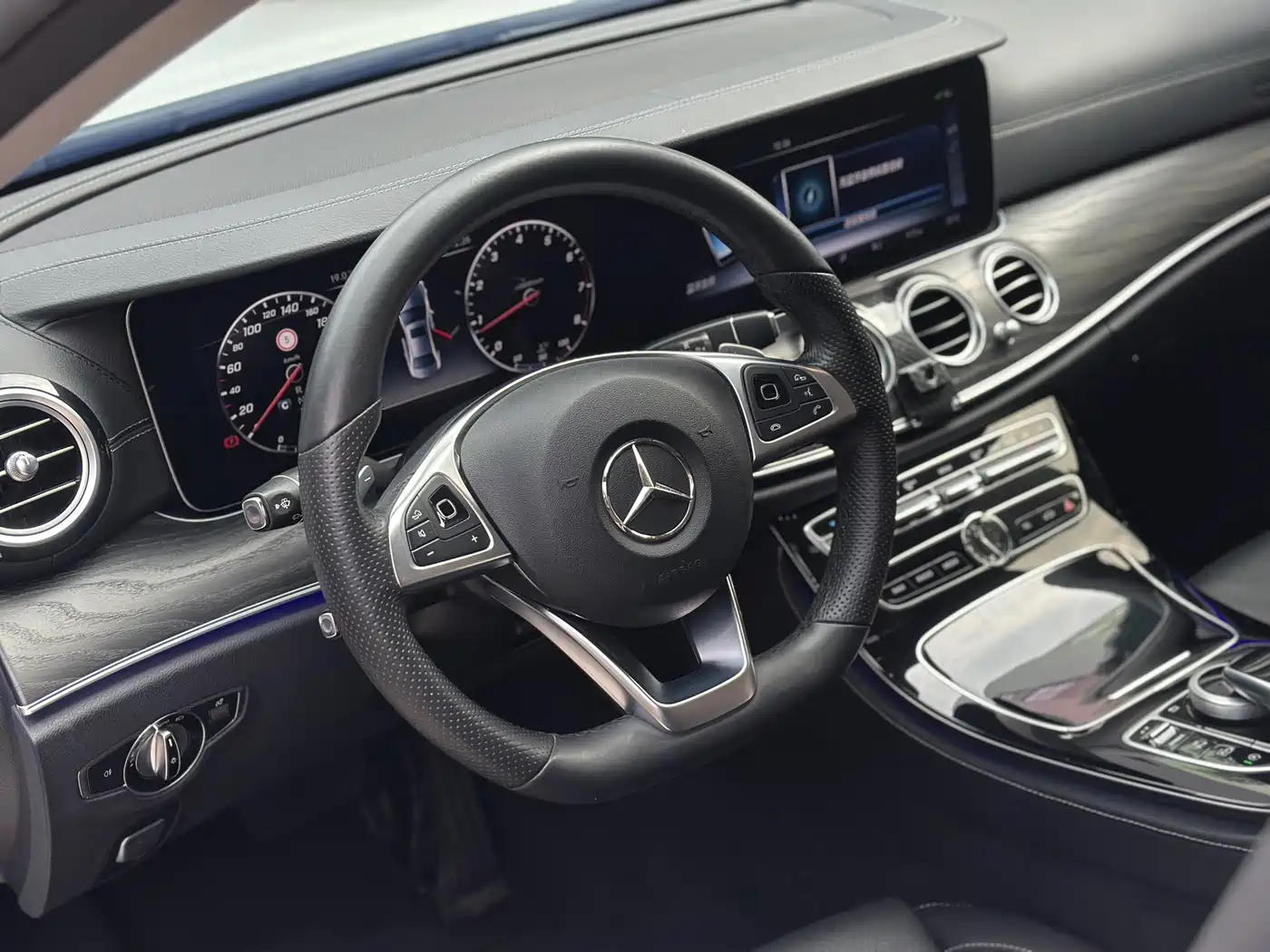 Mercedes-Benz E-Class 2016 E 200 L Sport Type фото 14
