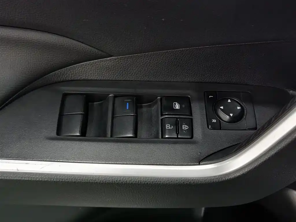 Toyota RAV4 Rongfang 2022 2.0L CVT 2WD Urban Edition фото 9