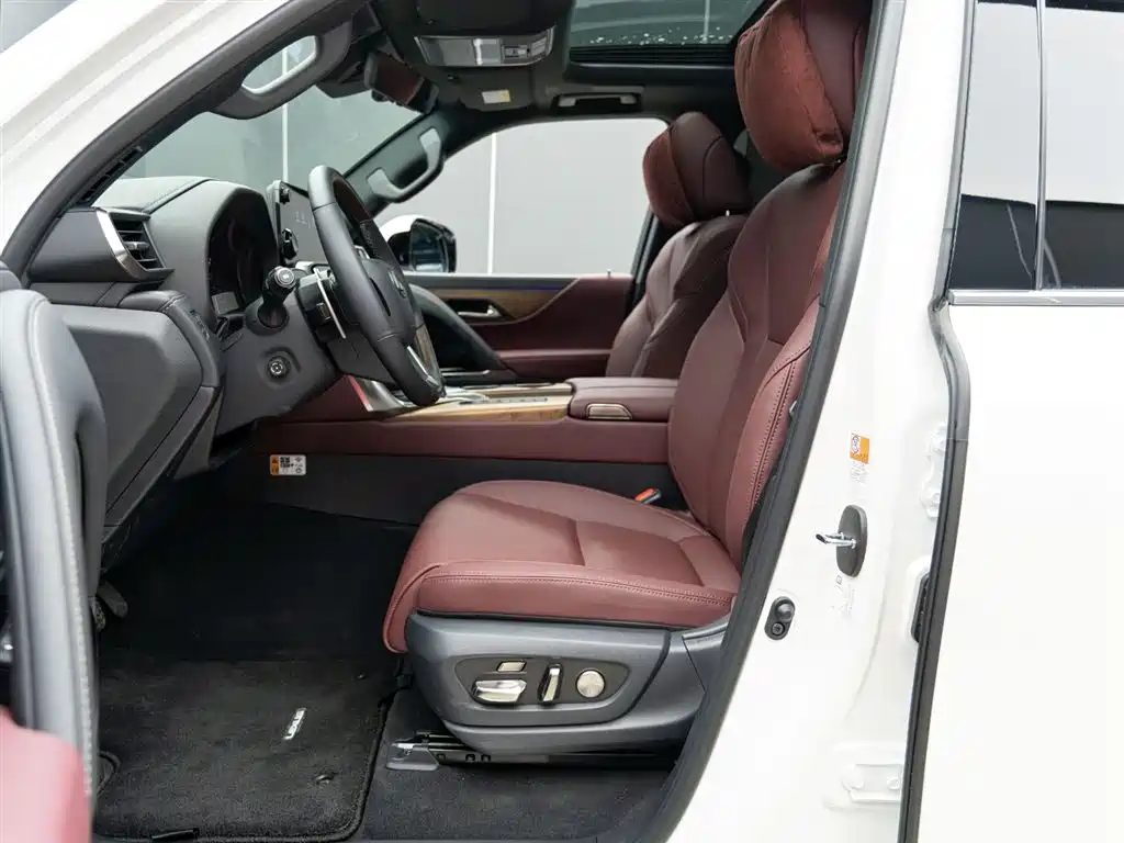 Lexus LX 2025 700h Boundary Edition фото 10