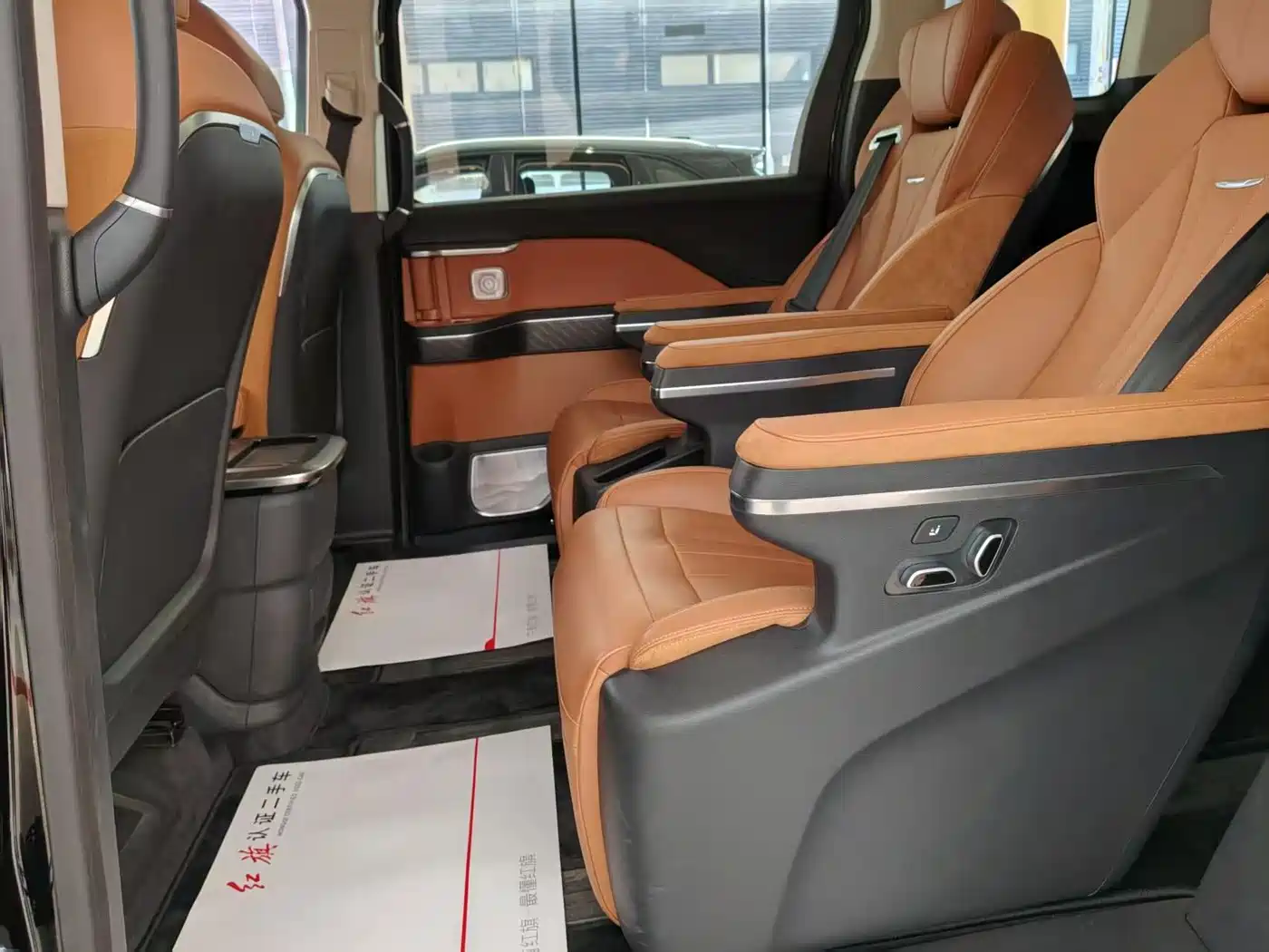 Hongqi HQ9 PHEV 2024 Model 2.0T AWD Business Edition фото 6