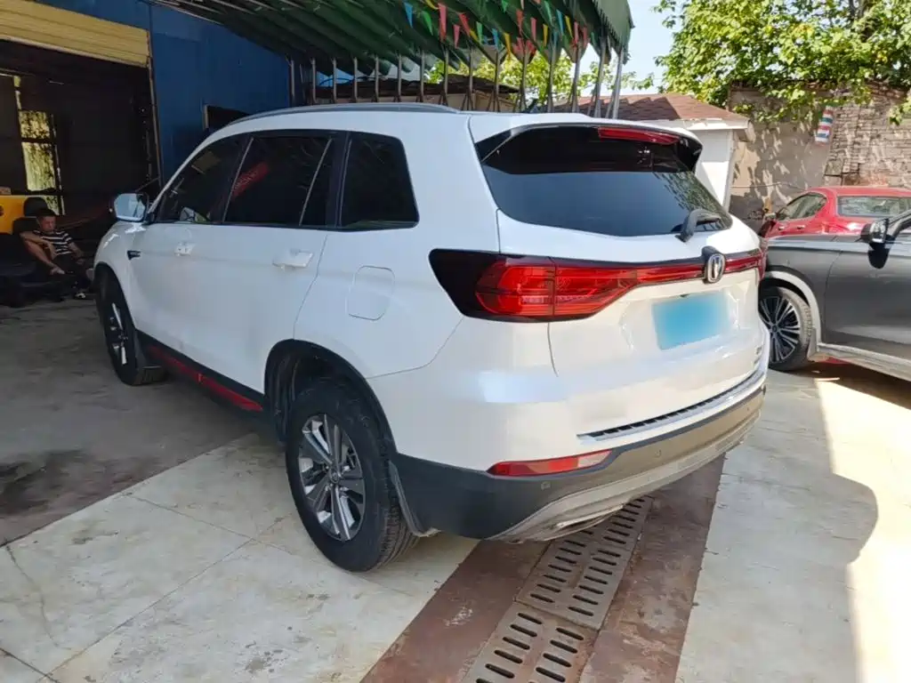 Photo 5 - Changan CS75