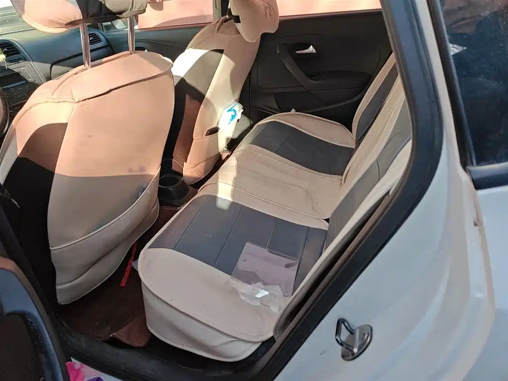Volkswagen Polo 2016 1.4L Automatic Trend фото 15