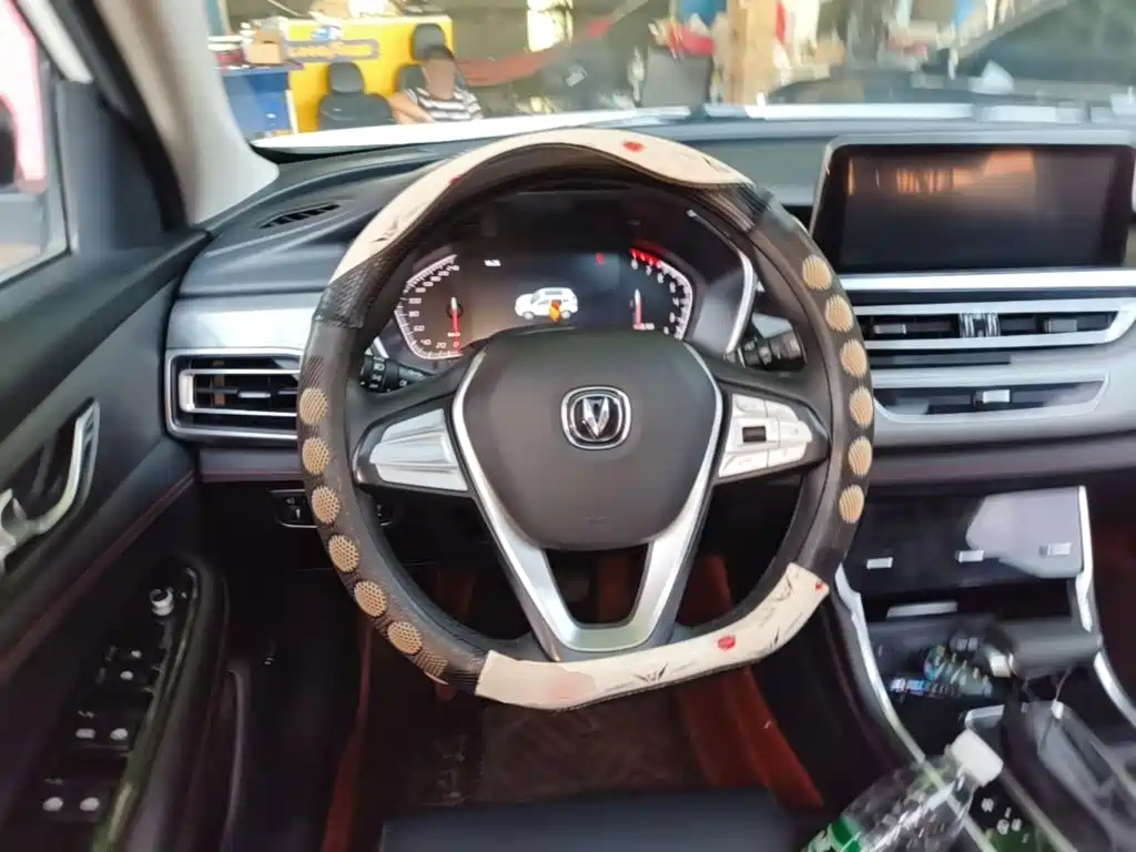 Photo 11 - Changan CS75