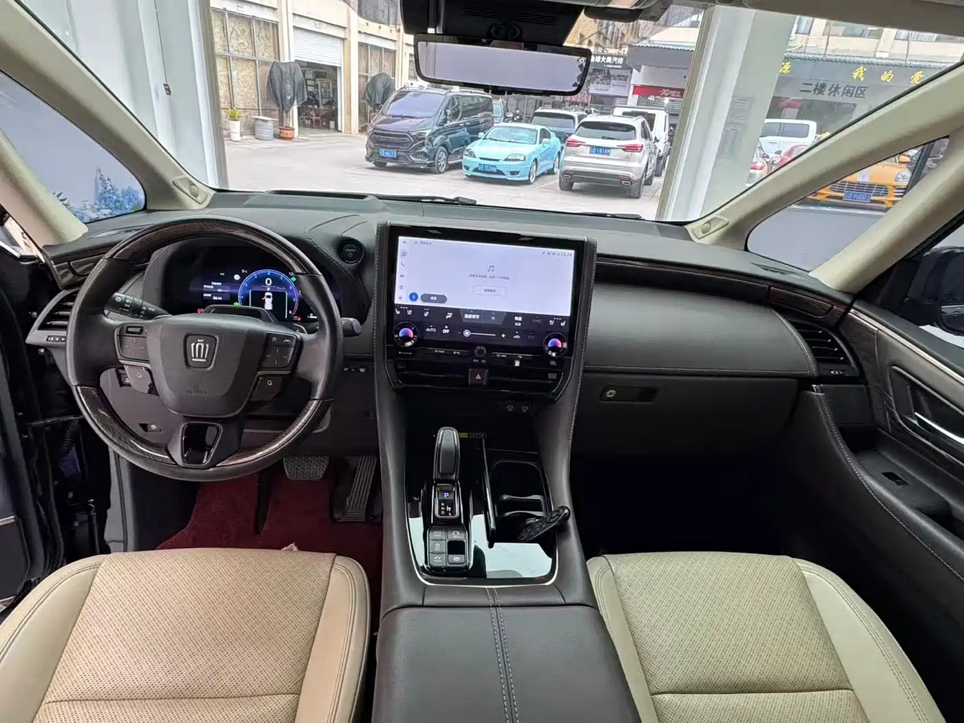 Toyota Vellfire 2024 Crown Hybrid 2.5L Executive Premium Edition фото 7