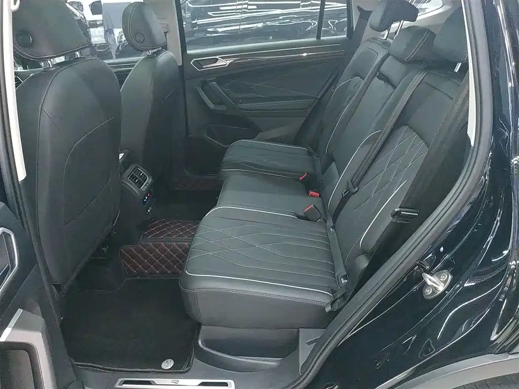 Volkswagen Tiguan L 2023 Facelift 330TSI Auto FWD R-Line Premium фото 13