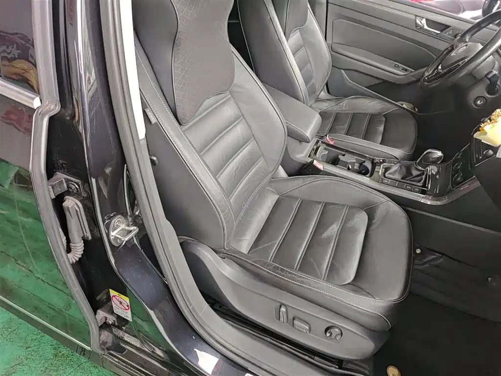 Volkswagen Passat 2016 330TSI DSG Honor Edition фото 25