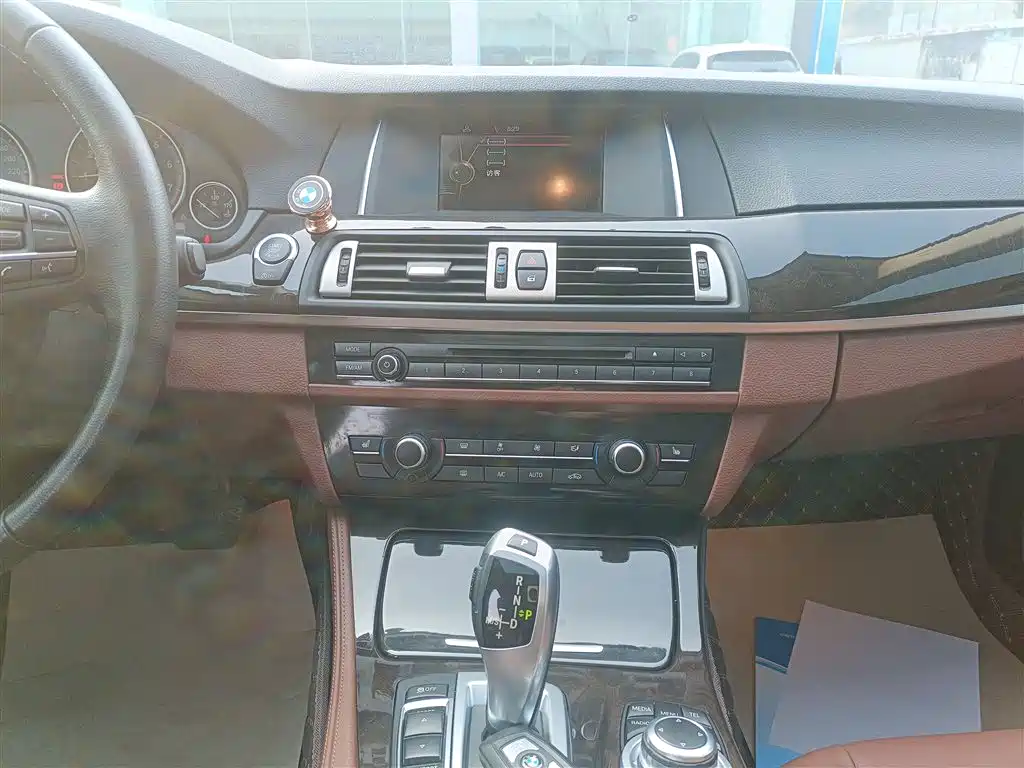 BMW 5 Series 2014 525Li Leading фото 13