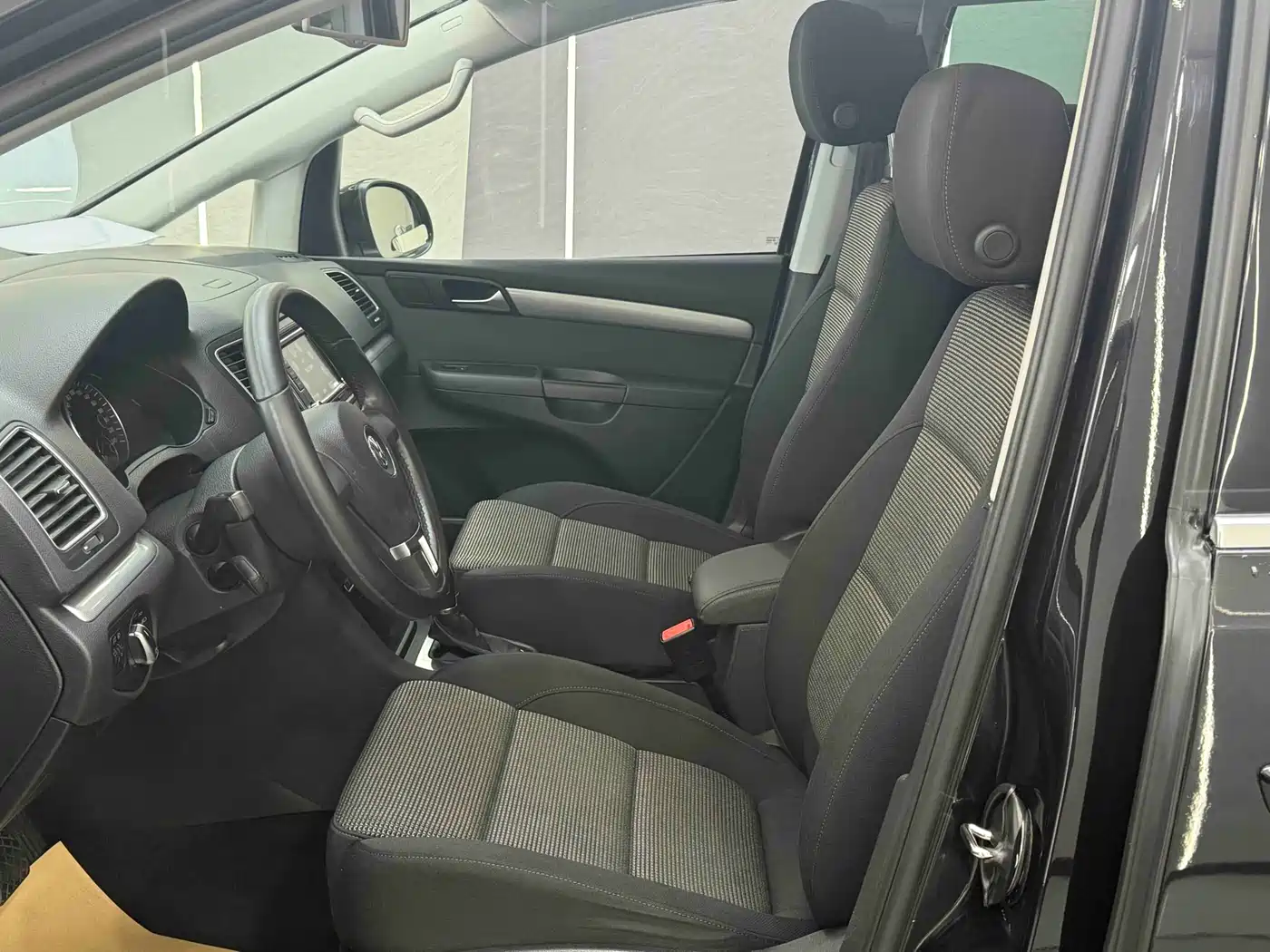 Volkswagen Sharan 2014 2.0TSI Standard фото 6