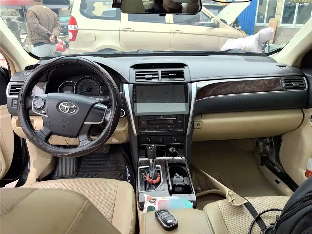 Toyota Camry 2016 2.0G 10th Anniversary Leading Edition фото 10