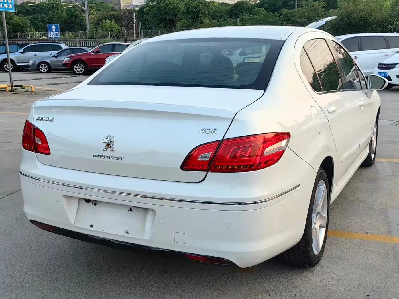 Peugeot 408 2013 2.0L Automatic Comfort Edition фото 9