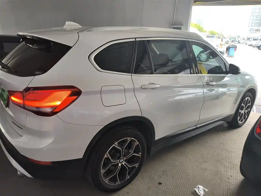BMW X1 2022 sDrive25Li Leading фото 5