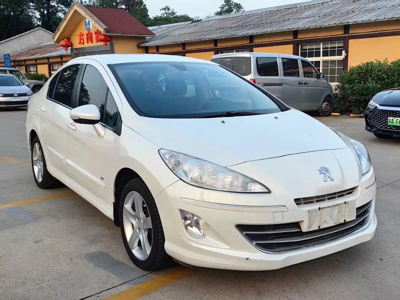 Peugeot 408 2013 2.0L Automatic Comfort Edition фото 3