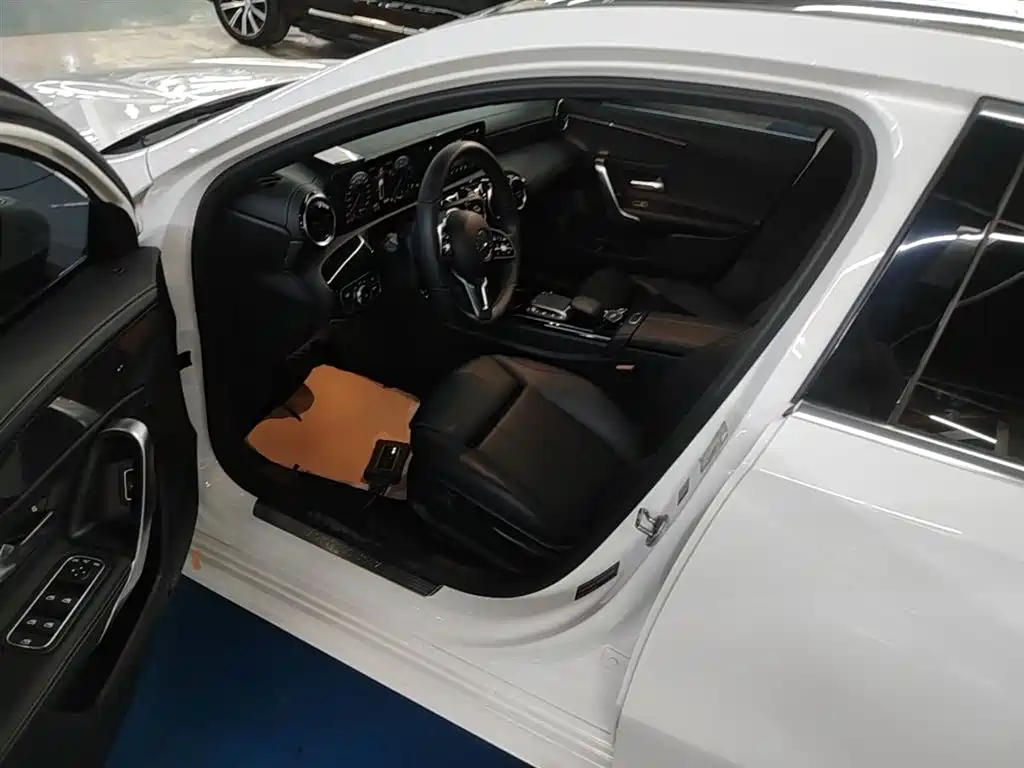 Mercedes-Benz A-Class 2020 Facelift A 200 L Sport Sedan Dynamic фото 15