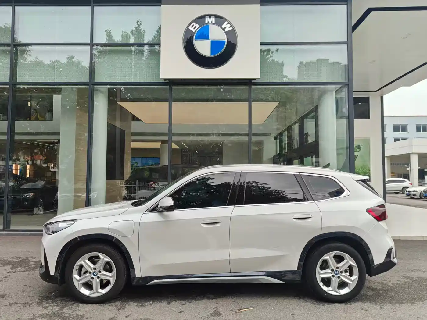 BMW iX1 2023 eDrive25L X Design Package фото 3