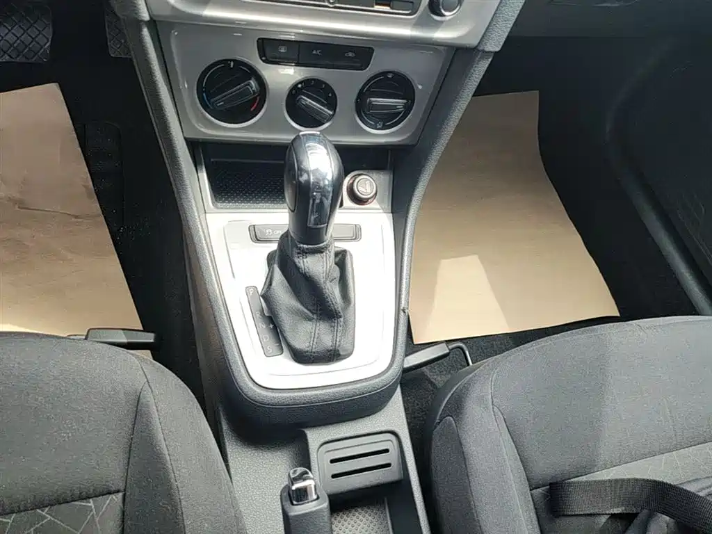 Volkswagen Lavida 2013 Facelift Classic 1.6L Automatic Trend фото 14