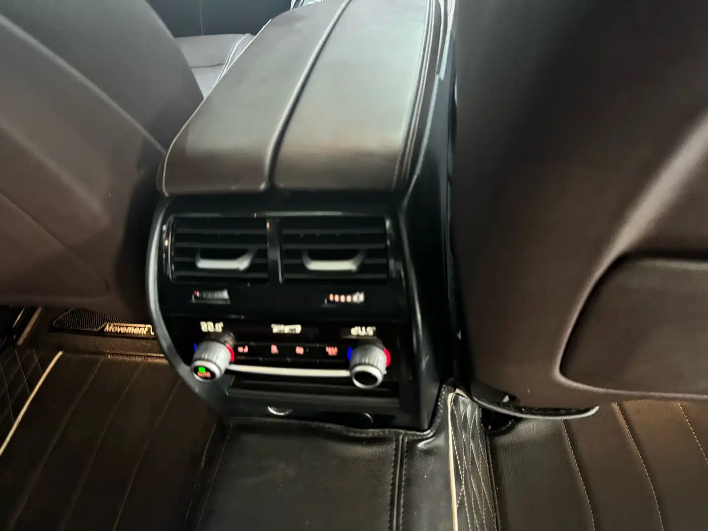 BMW 5 Series New Energy 2019 530Le Luxury Package фото 16