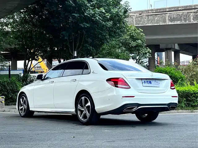 Mercedes-Benz E-Class 2018 E 300 L Sport Fashion — фото 5