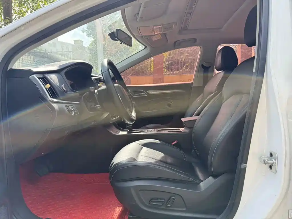 Фото 4 - Roewe i6