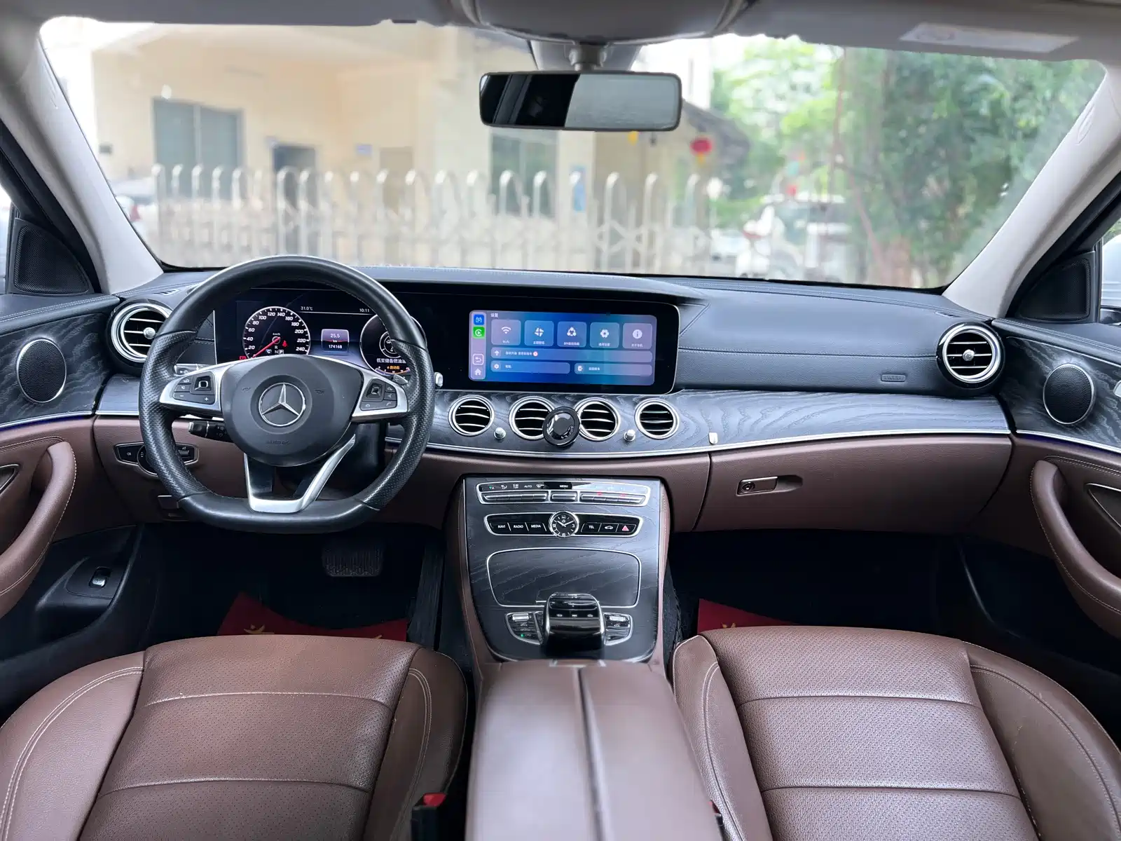 Фото 8 - Mercedes-Benz E-Class
