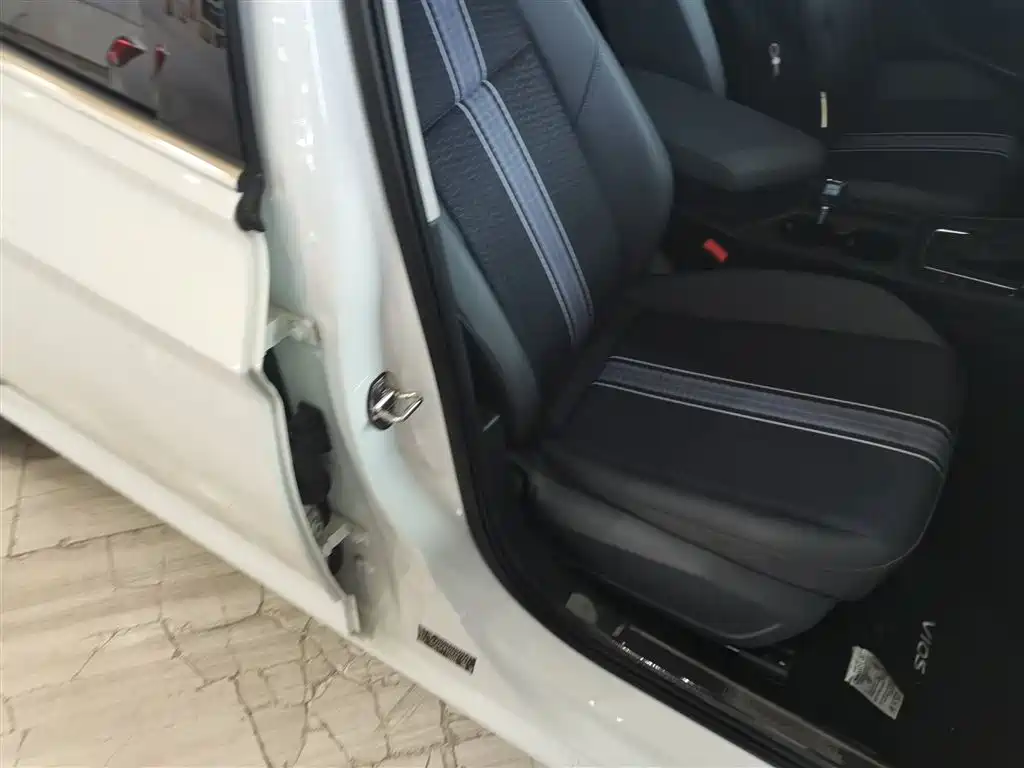 Volkswagen Sagitar 2025 300TSI DSG Flying Leap Edition фото 25