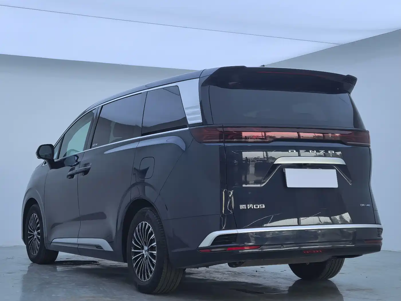 Denza D9 2022 2022 DM-i 970 All-Wheel Drive Honor Edition