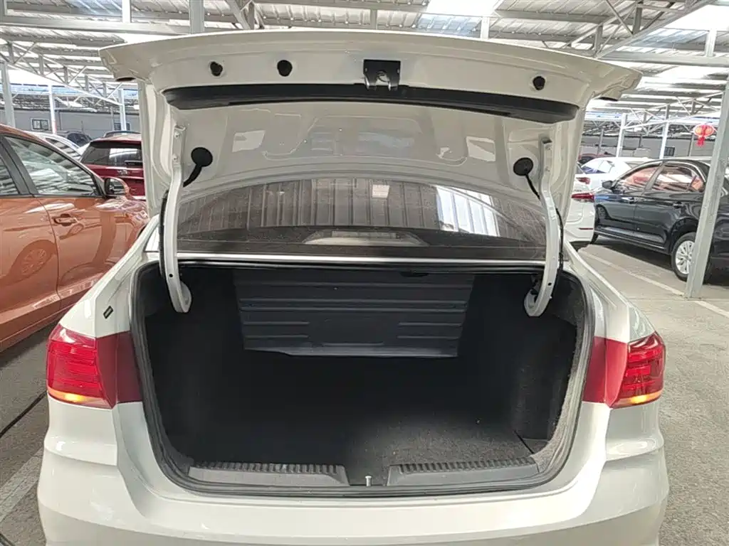 Volkswagen Santana 2016 1.6L Automatic Trend Edition фото 19