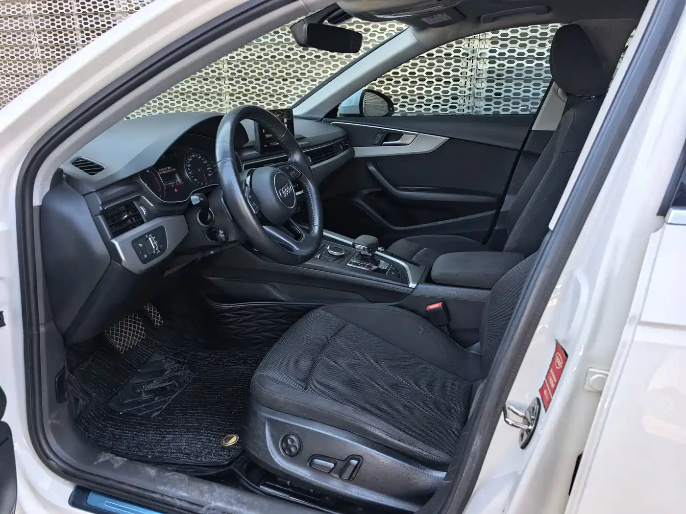 Photo 7 - Audi A4L