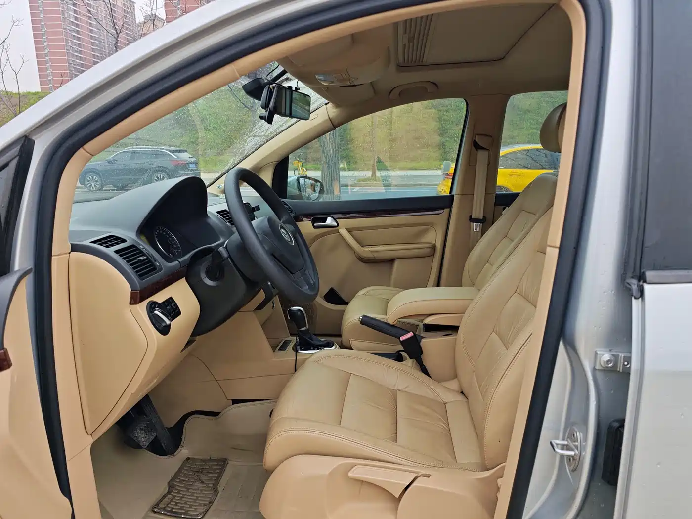 Volkswagen Touran 2013 1.4T DSG Comfort 5-seater фото 16