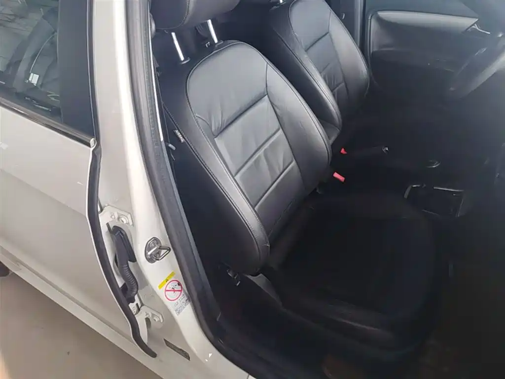 Volkswagen Lavida 2013 Facelift 1.4TSI Manual Comfort фото 25